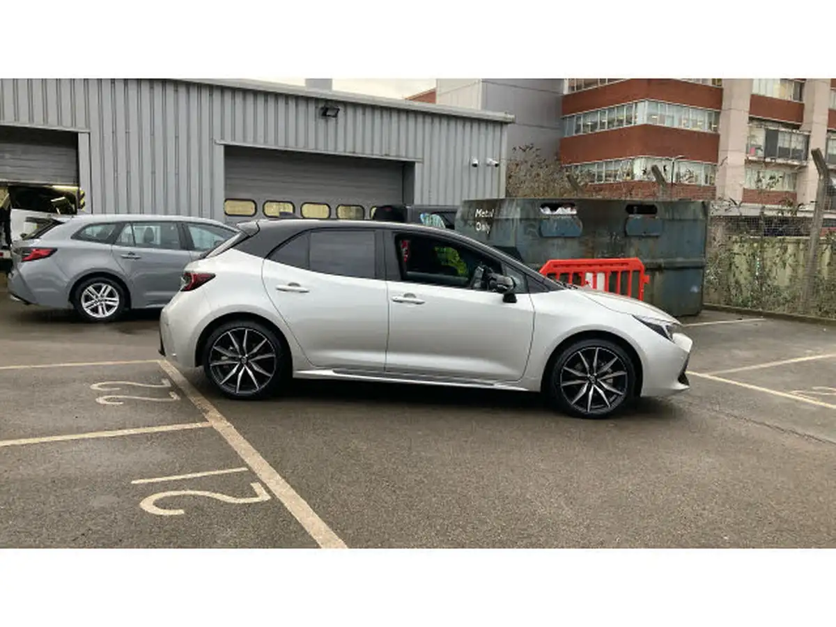 2024-toyota-corolla-20-vvt-i-gr-sport-hatchback-big-15