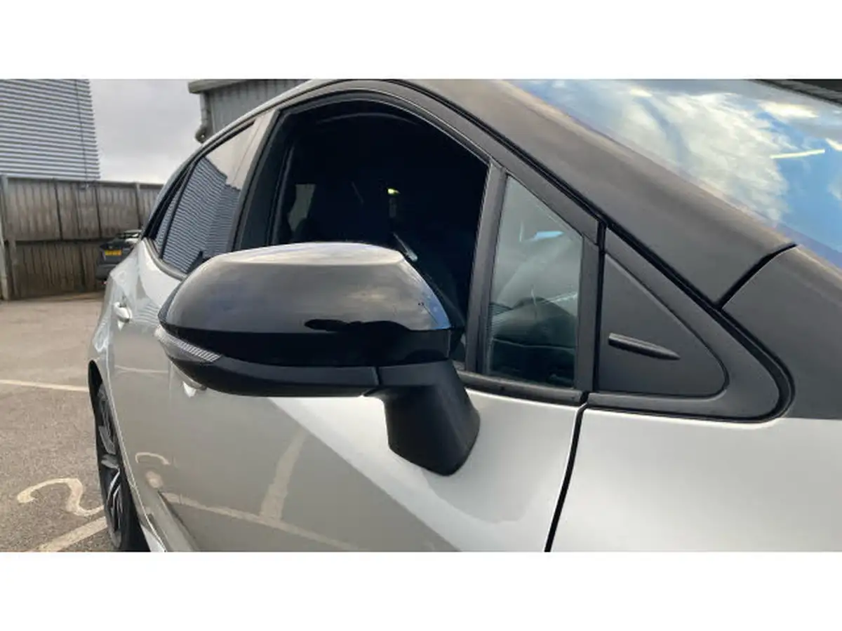 2024-toyota-corolla-20-vvt-i-gr-sport-hatchback-big-39