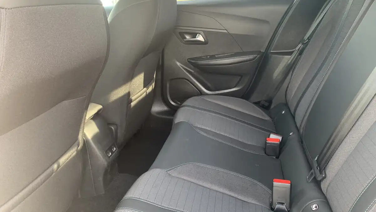 2023-peugeot-208-12-puretech-allure-premium-100ps-big-32