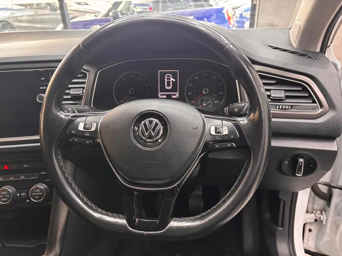 2018-volkswagen-t-roc-10-tsi-design-ss-big-30