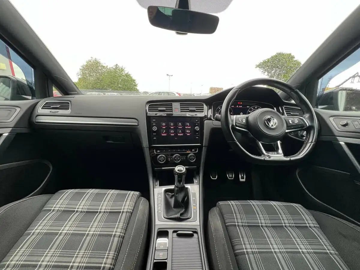 2018-volkswagen-golf-20tdi-gtd-hatchback-5d-big-12