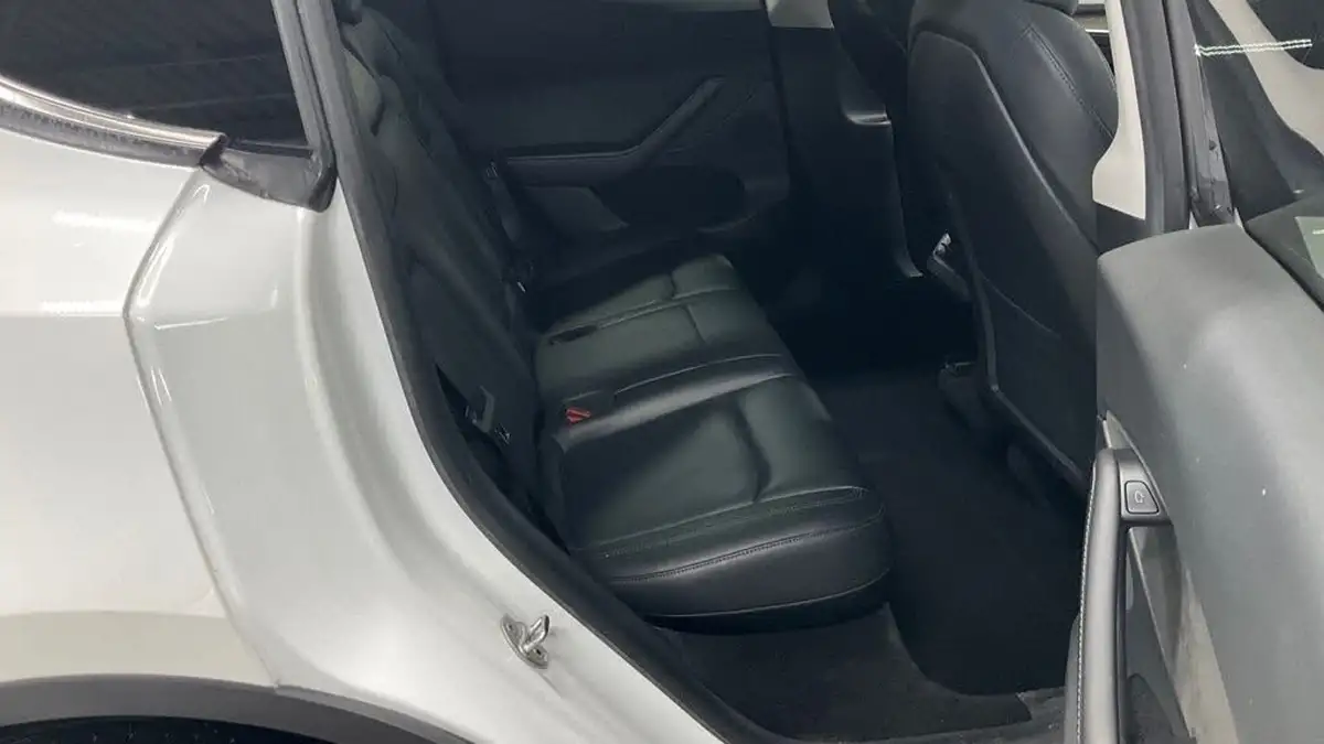2022-tesla-model-y-e-long-range-big-3