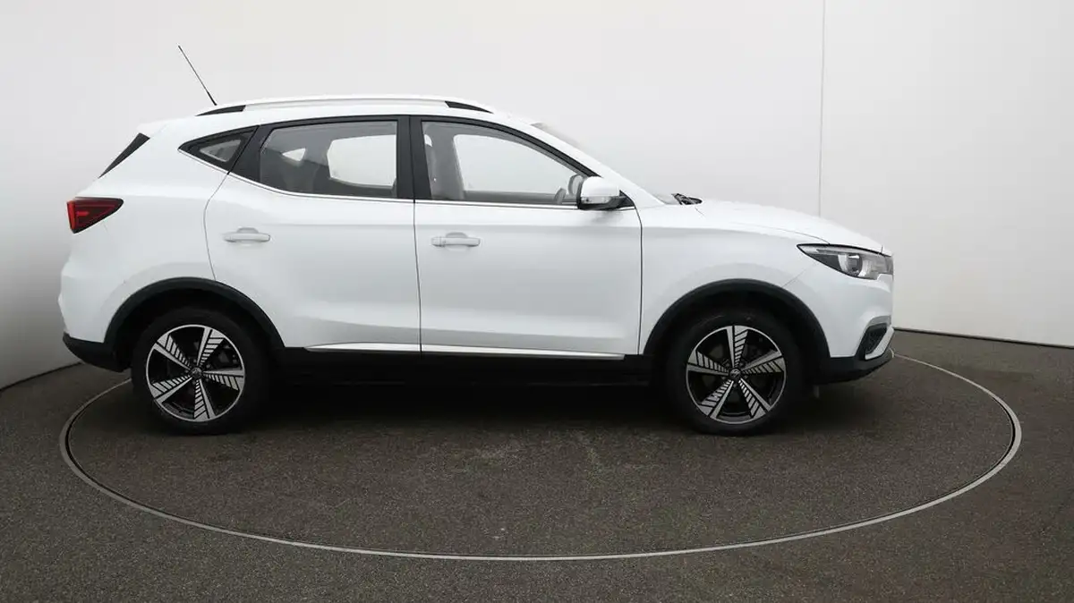 2021-mg-zs-suv-e-exclusive-ev-big-47
