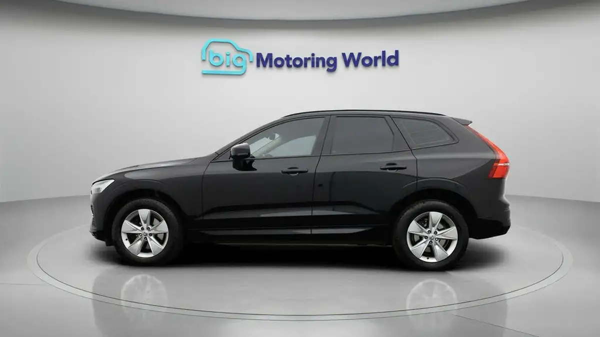 2021-volvo-xc60-20-b5-momentum-big-3