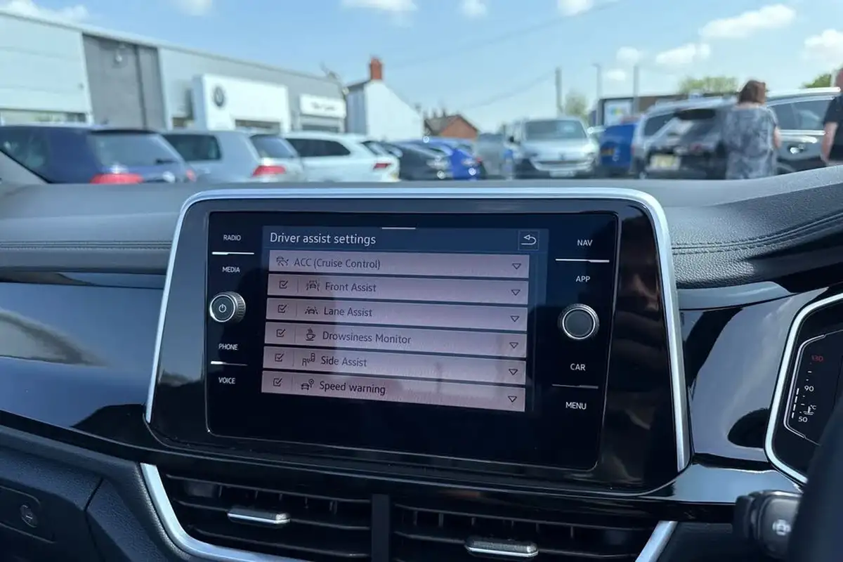 2024-volkswagen-t-roc-15-tsi-r-line-convertible-2d-dsg-big-50