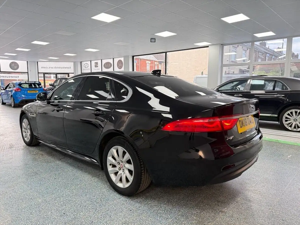 2018-jaguar-xf-20td-r-sport-163ps-saloon-4d-1999cc-big-11
