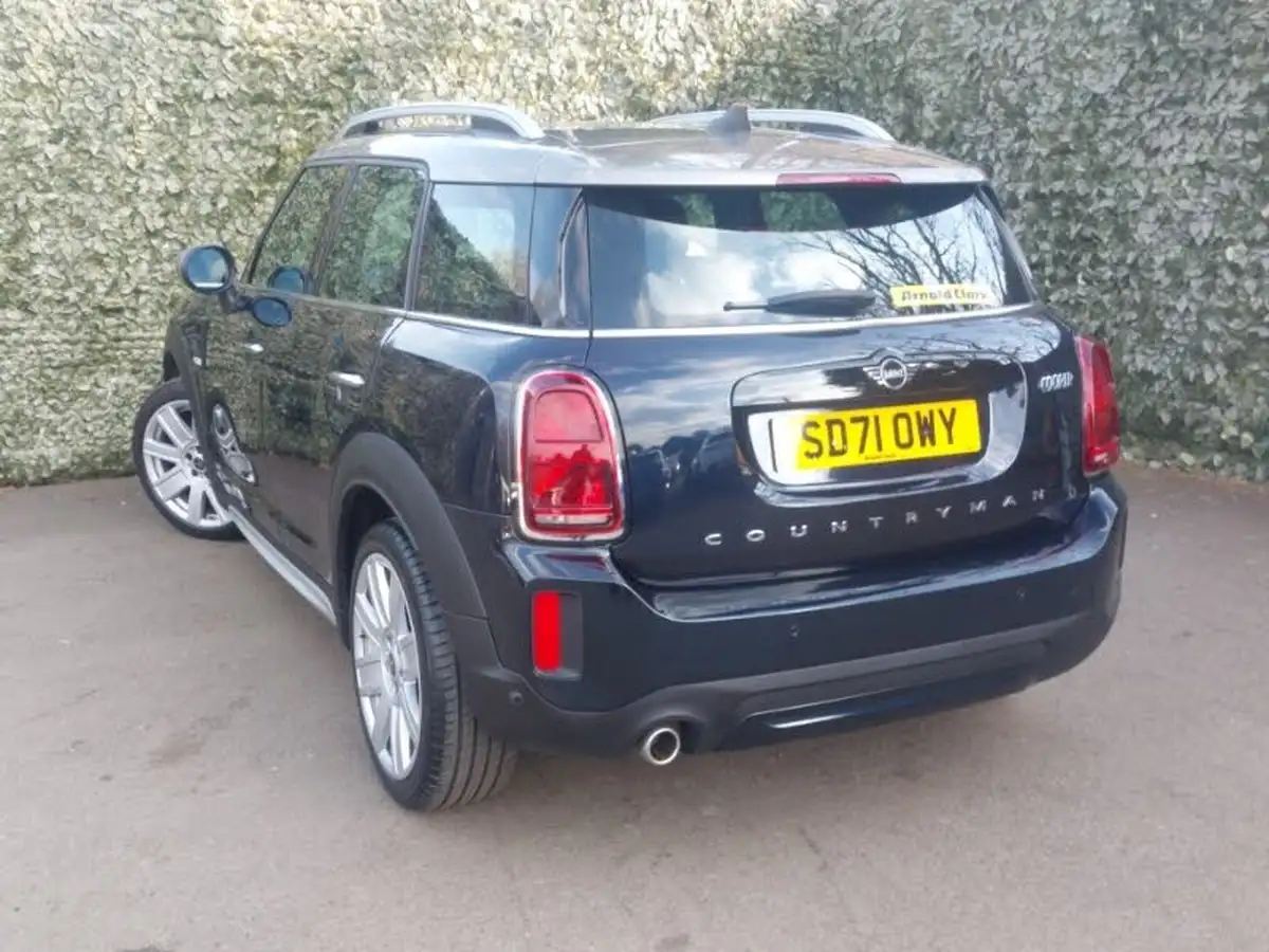 2021-mini-countryman-15-cooper-exclusive-big-1