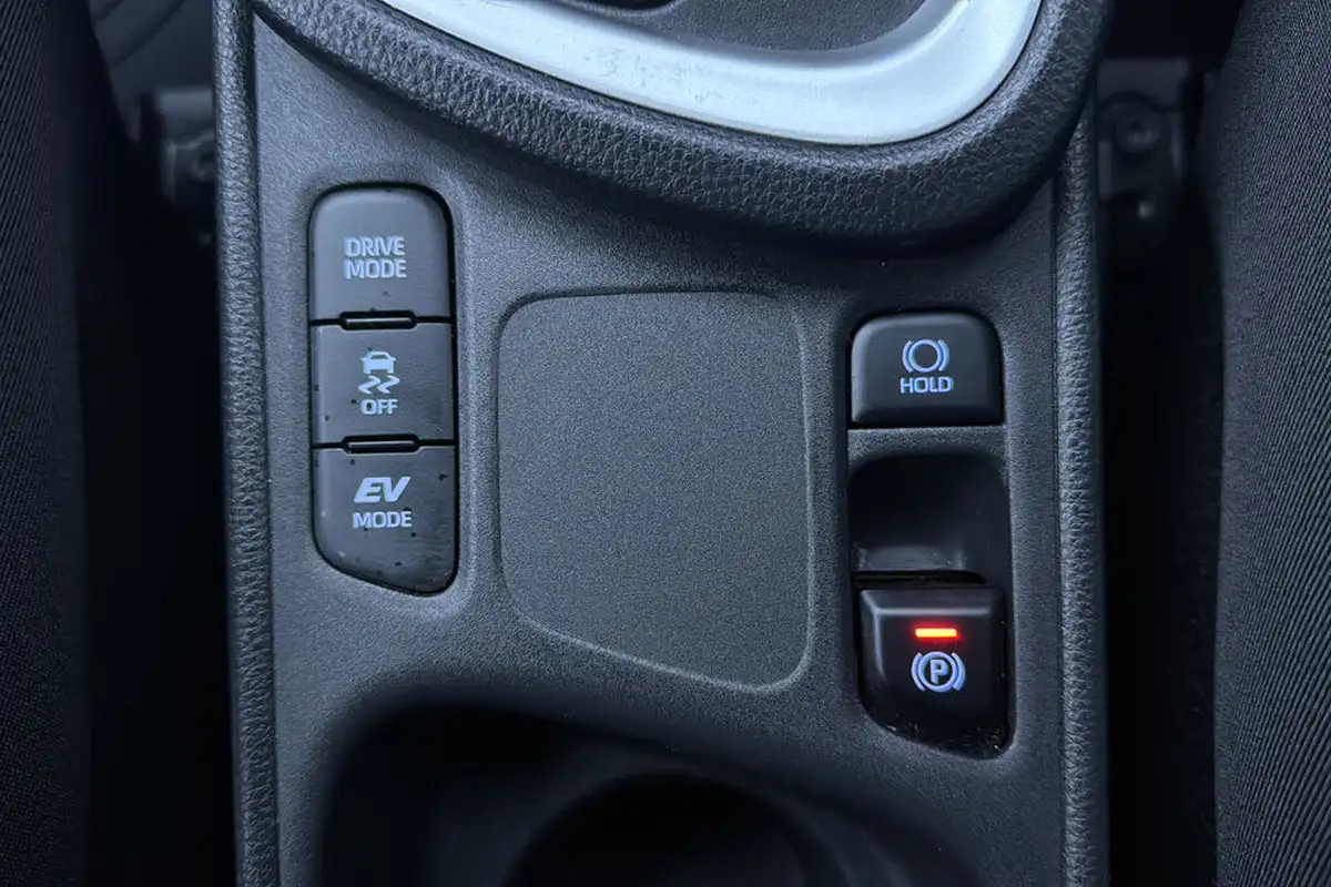 2022-toyota-yaris-15-vvt-i-design-panoramic-roof-big-34