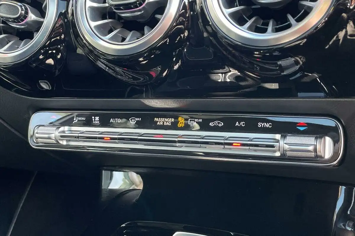 2021-mercedes-benz-a-class-13-a200-exclusive-edition-7g-dct-big-14