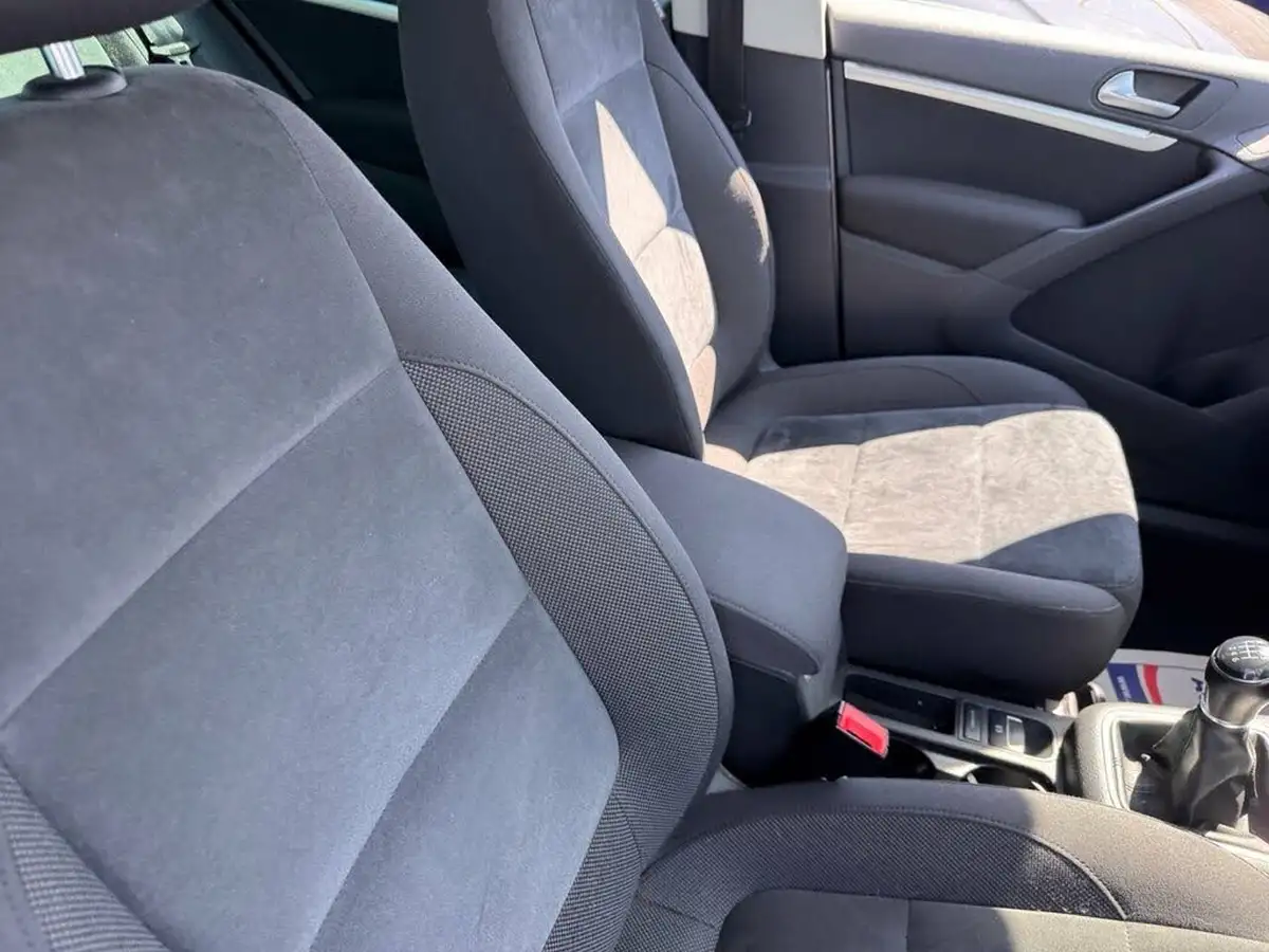 2011-volkswagen-tiguan-20-sport-180ps-4wd-big-12
