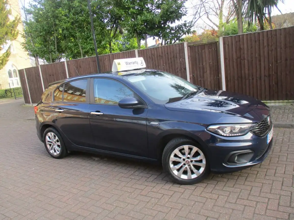 2017-fiat-tipo-14-easy-plus-hatchback-big-3