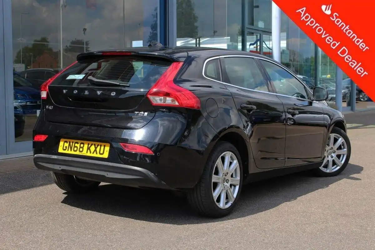 2018-volvo-v40-20-t2-inscription-big-2