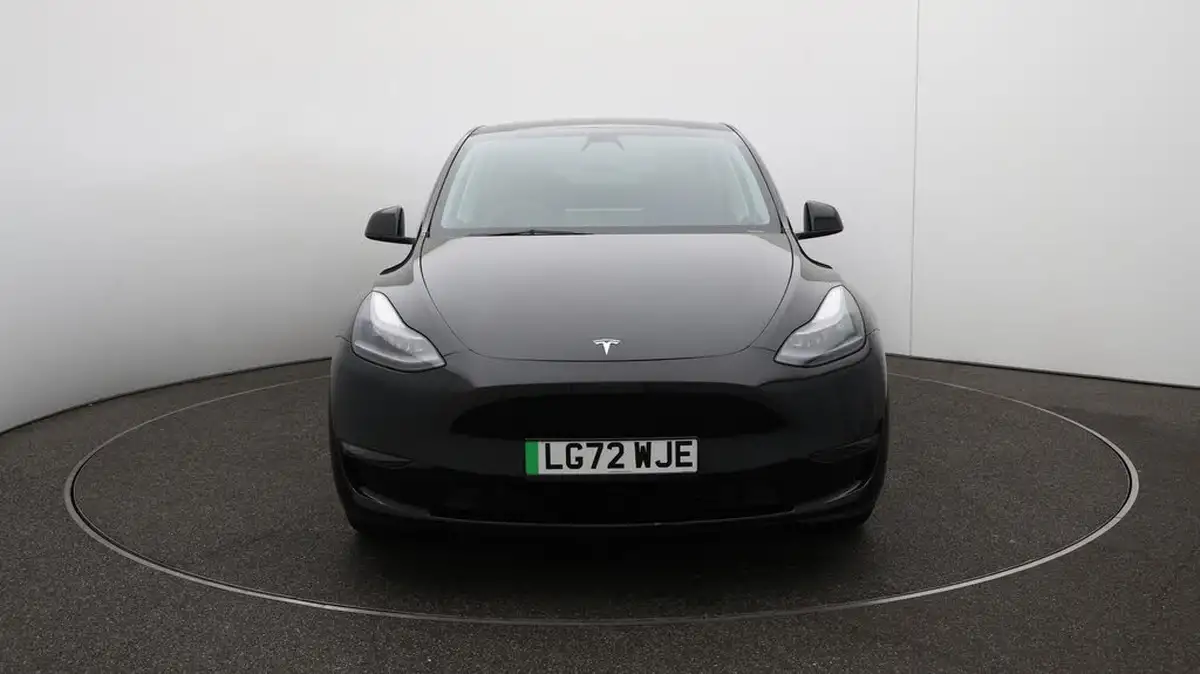 2022-tesla-model-y-e-long-range-big-39