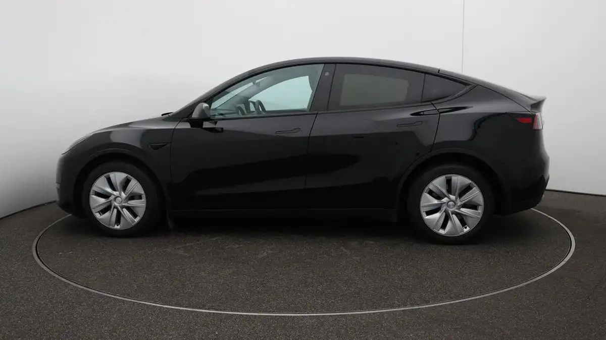 2022-tesla-model-y-e-long-range-big-63