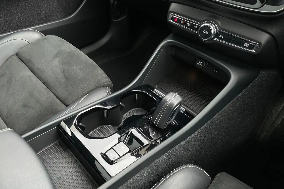 2021-volvo-xc40-15-t5-r-design-pro-262bhp-big-42