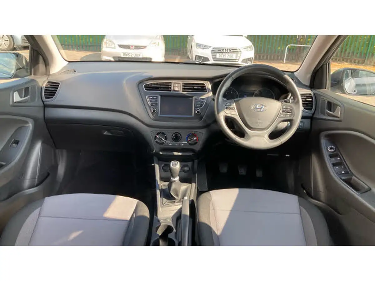 2018-hyundai-i20-12-se-mpi-isg-hatchback-5d-big-9