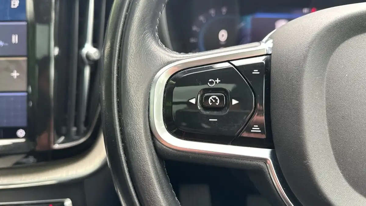 2022-volvo-xc60-20-t6-inscription-350bhp-big-20