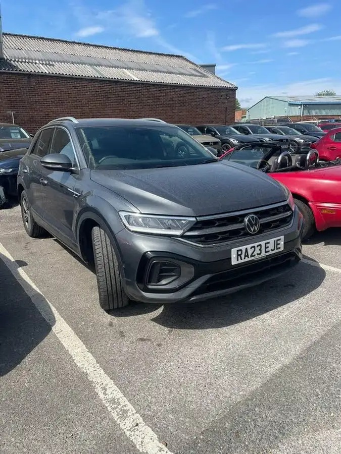 2023-volkswagen-t-roc-15-tsi-r-line-hatchback-5d-big-0