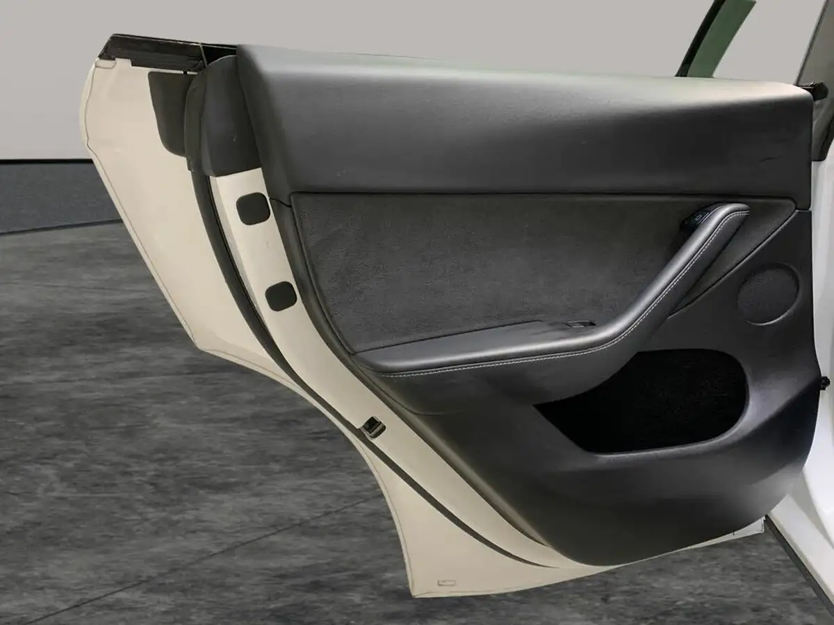 2022-tesla-model-y-e-long-range-big-37