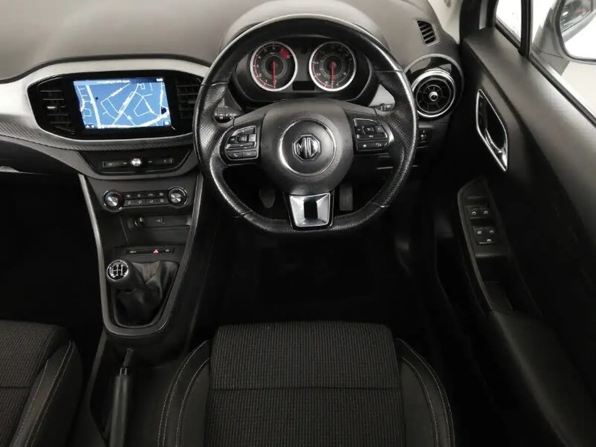 2023-mg-mg3-15-vti-tech-exclusive-nav-big-6