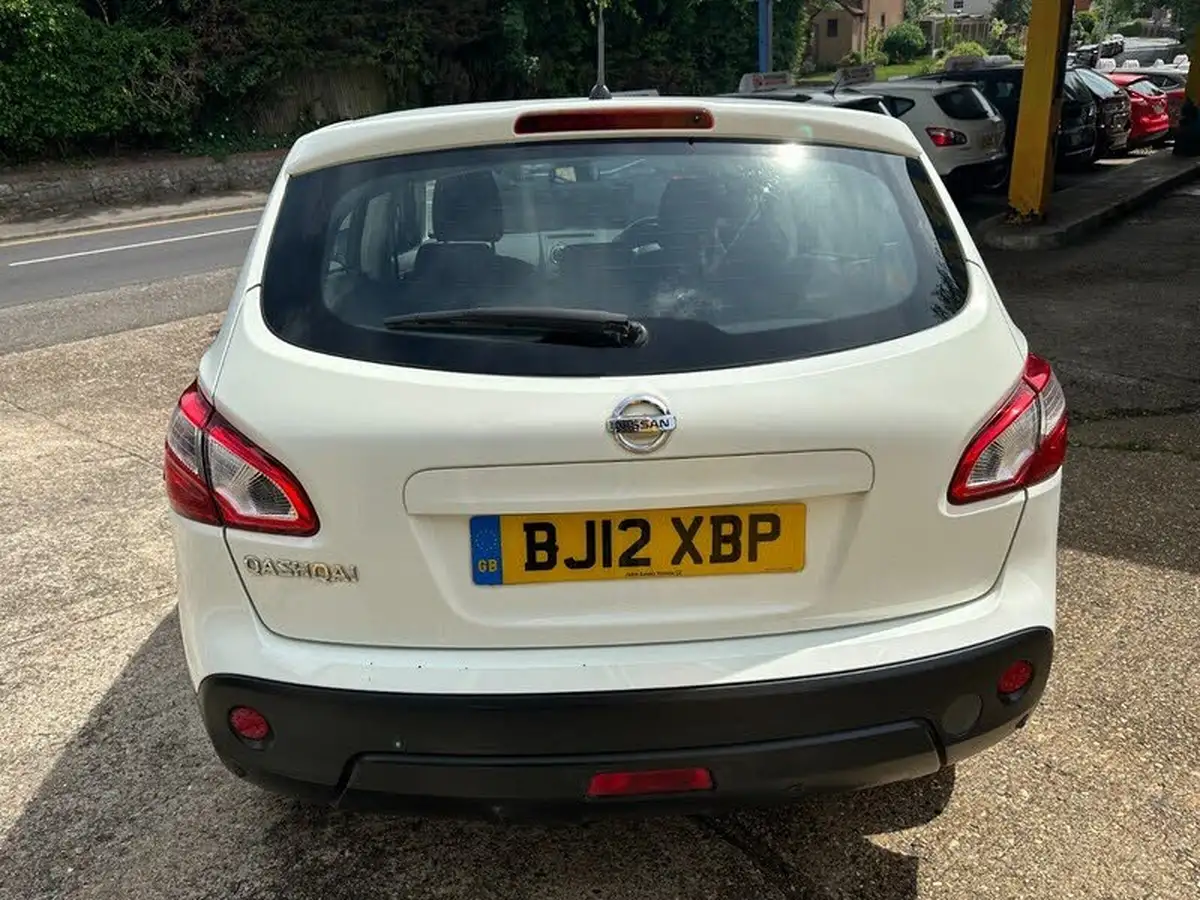 2012-nissan-qashqai-16-acenta-big-4