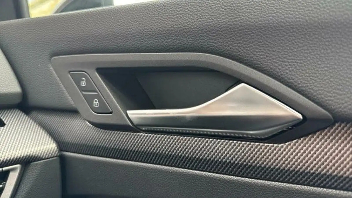 2025-volkswagen-golf-15-etsi-black-edition-big-19
