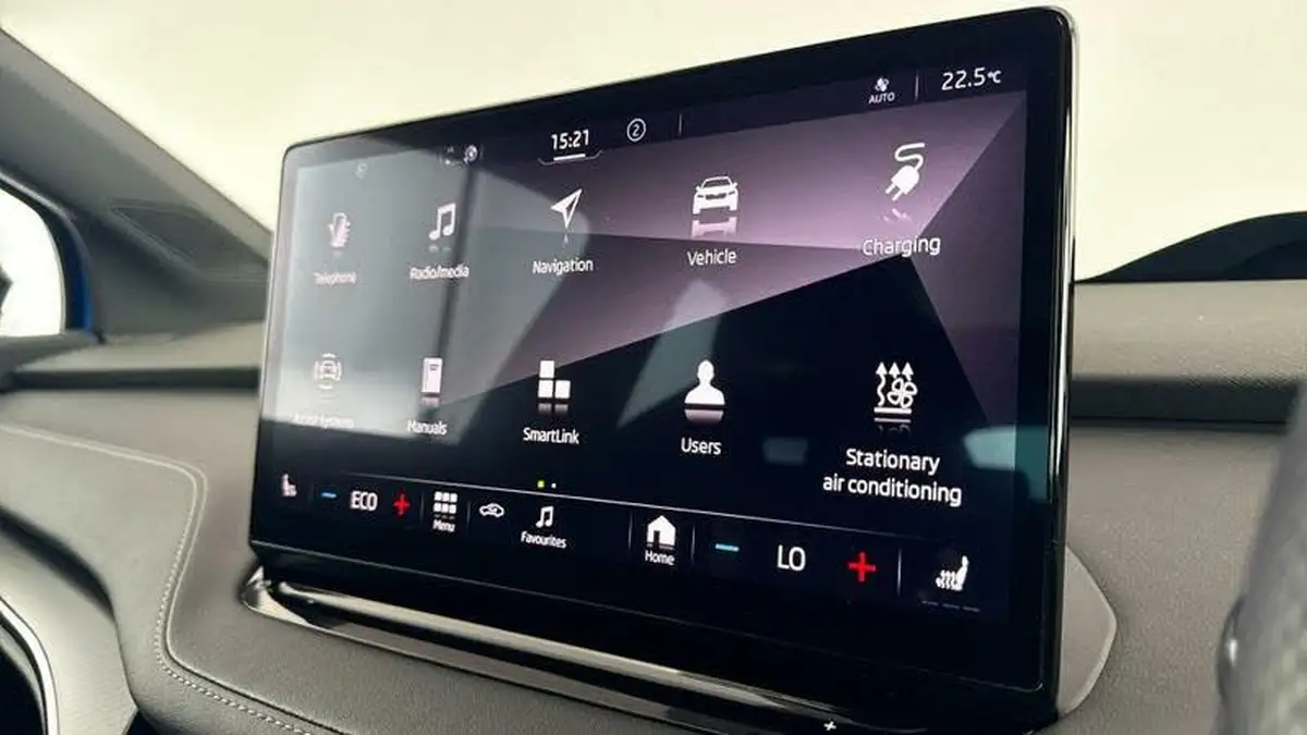 2022-skoda-enyaq-e-80-vrs-big-17