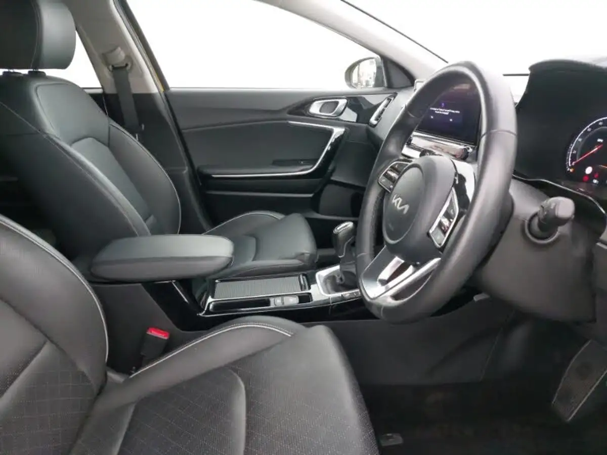 2022-kia-xceed-15-t-gdi-4-big-10