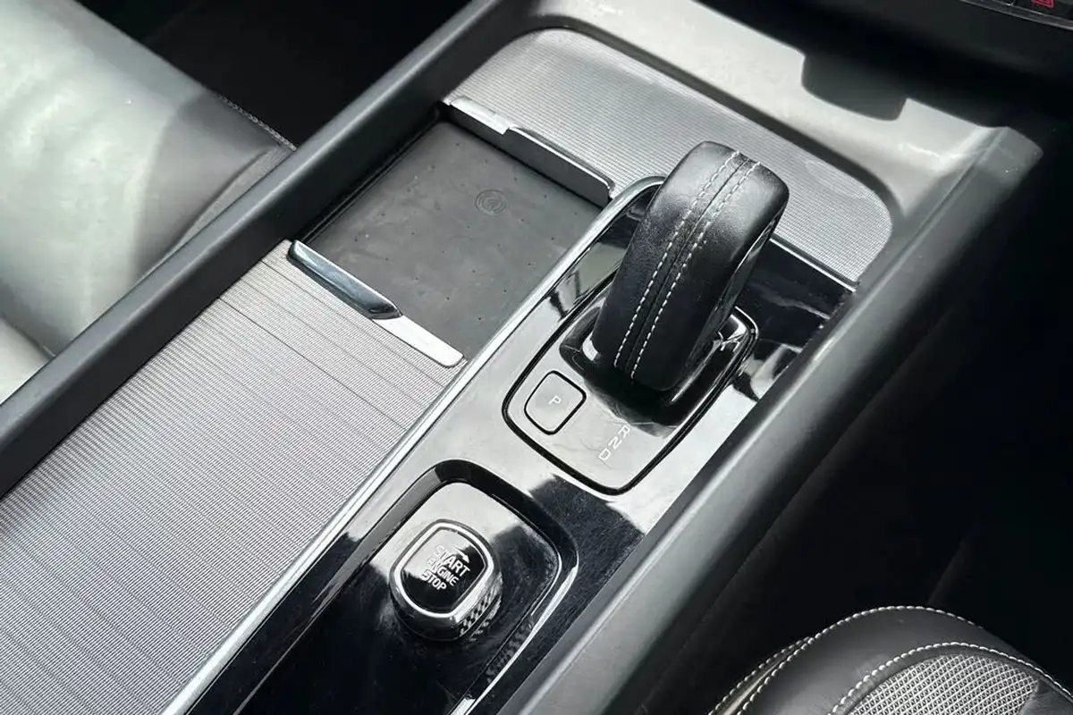2021-volvo-xc60-20-b5-r-design-big-22