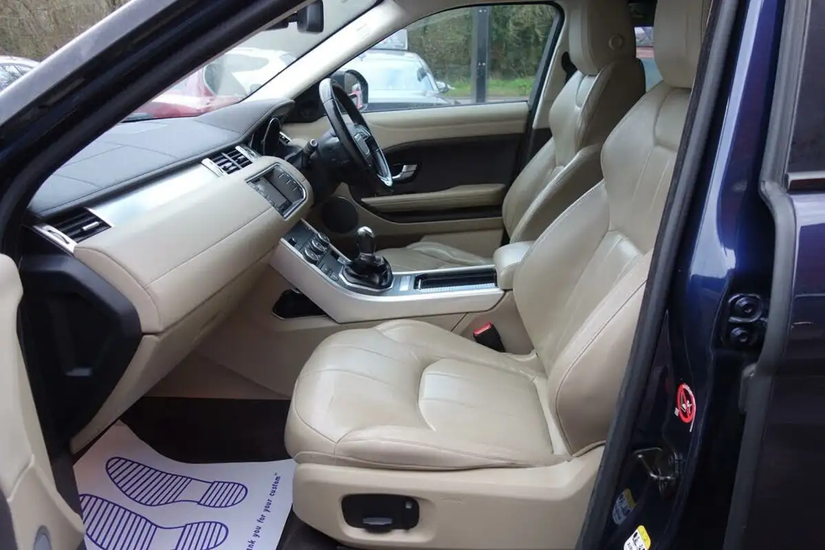 2015-land-rover-range-rover-evoque-20ed4-se-tech-hatchback-5d-big-14