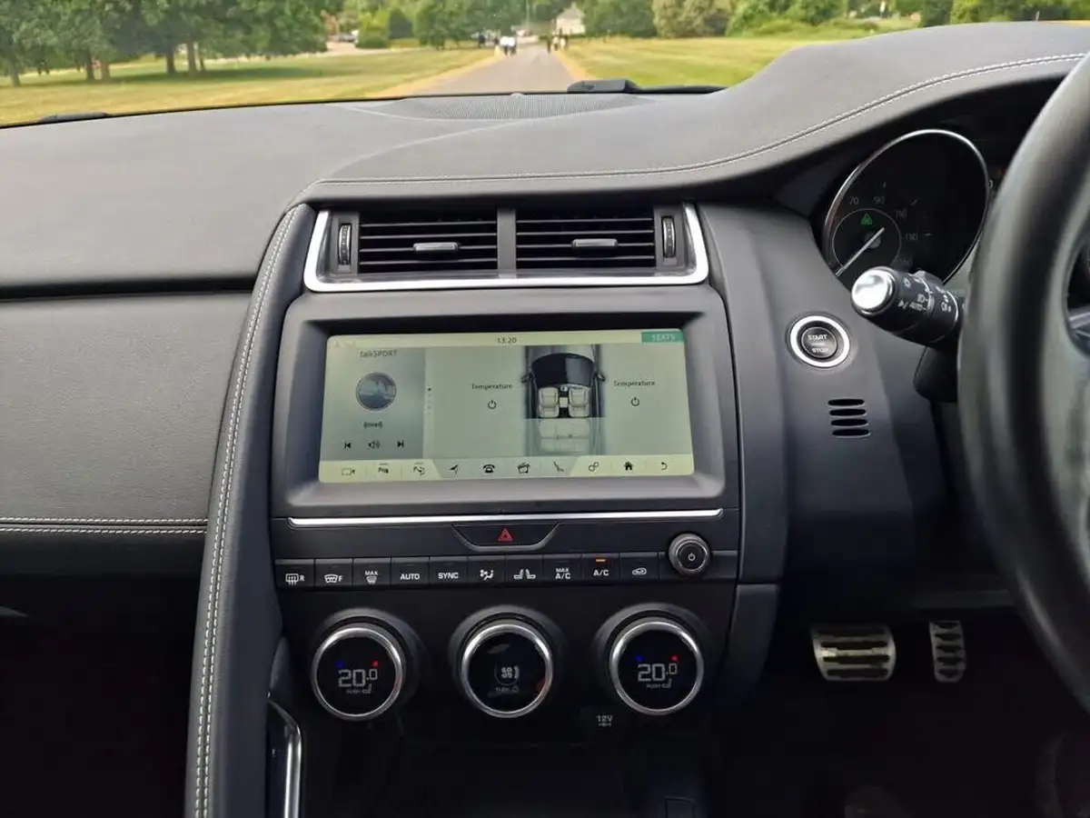 2018-jaguar-e-pace-20-i4d-r-dynamic-se-180ps-ss-big-10