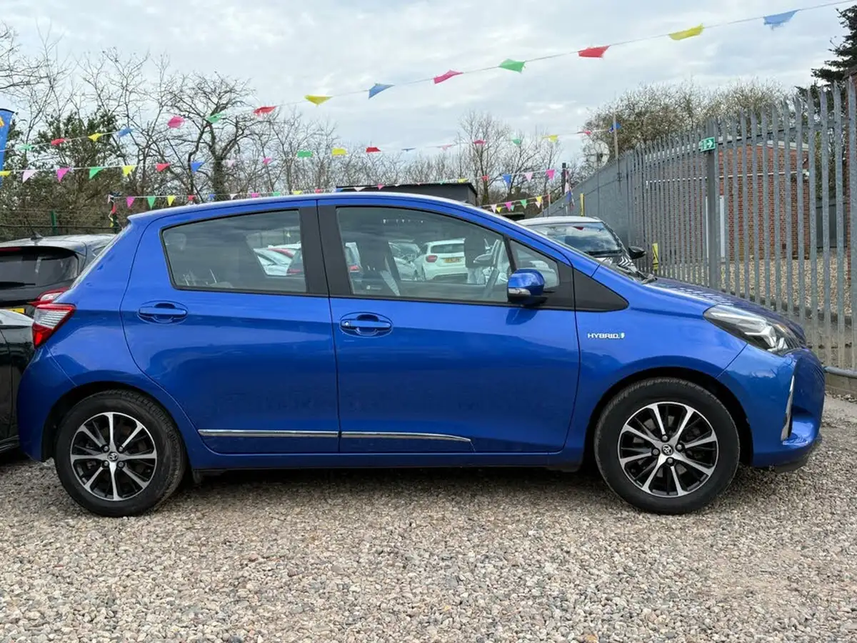 2018-toyota-yaris-15-vvt-i-icon-tech-98bhp-hybrid-1497cc-e-cvt-big-9