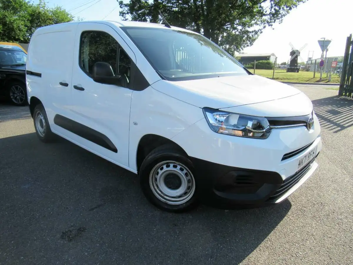 2021-toyota-proace-city-15d-active-75hpeu6dt-e-big-21