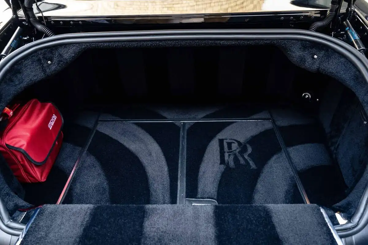 2016-rolls-royce-phantom-big-28