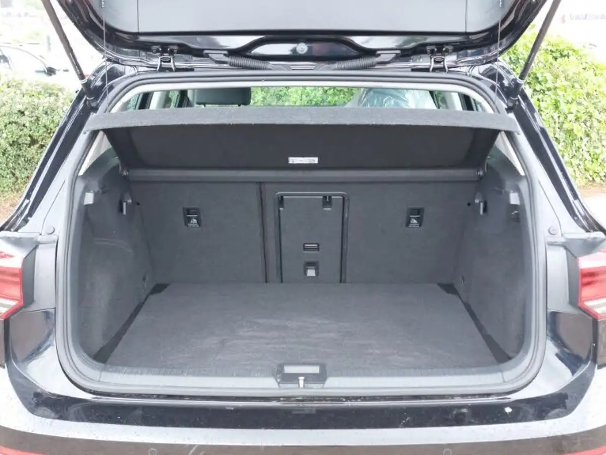 2023-volkswagen-golf-15-etsi-life-150ps-hatchback-big-7