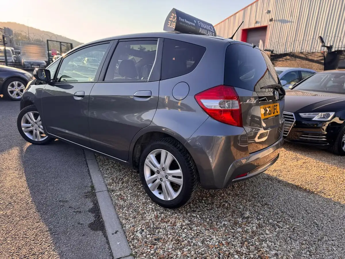2011-honda-jazz-14-ex-big-5