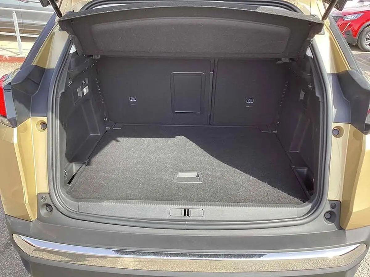 2019-peugeot-3008-suv-big-28
