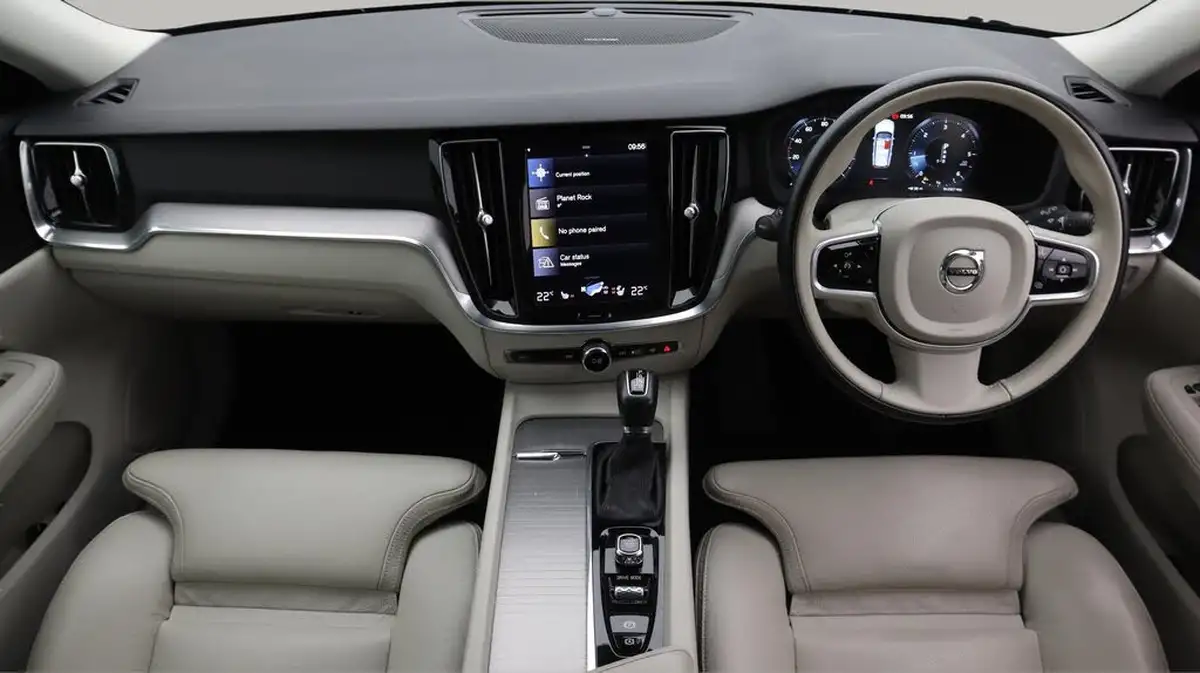 2020-volvo-v60-20td-d4-cross-country-plus-big-13