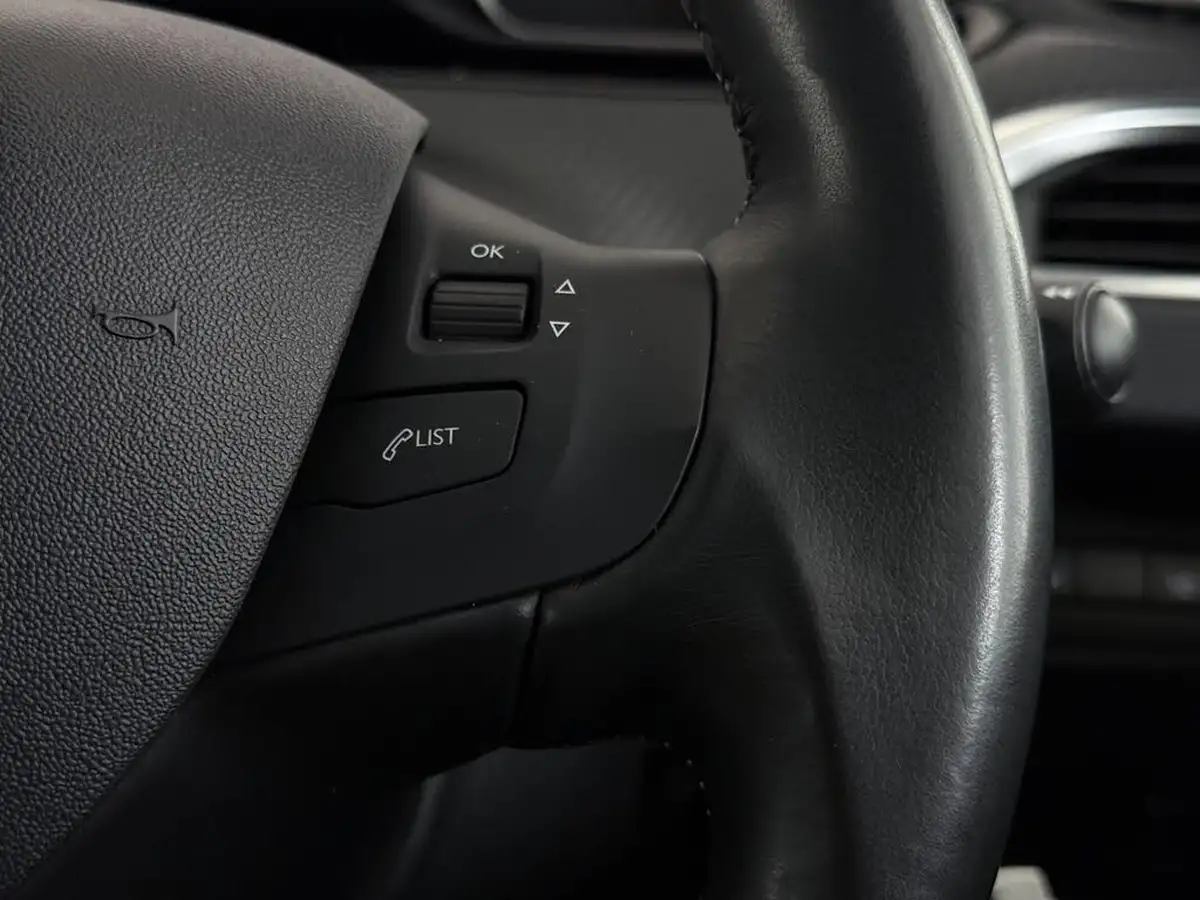 2019-peugeot-208-12-puretech-tech-edition-82bhp-big-23