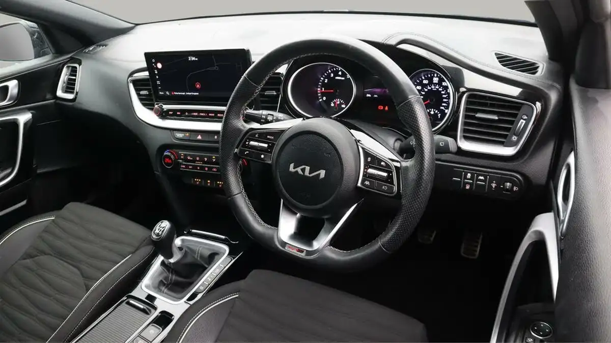 2022-kia-pro-ceed-15-t-gdi-gt-line-big-9
