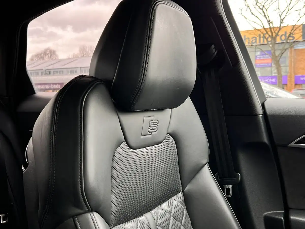 2021-audi-a8-30-55-tfsi-black-edition-big-35