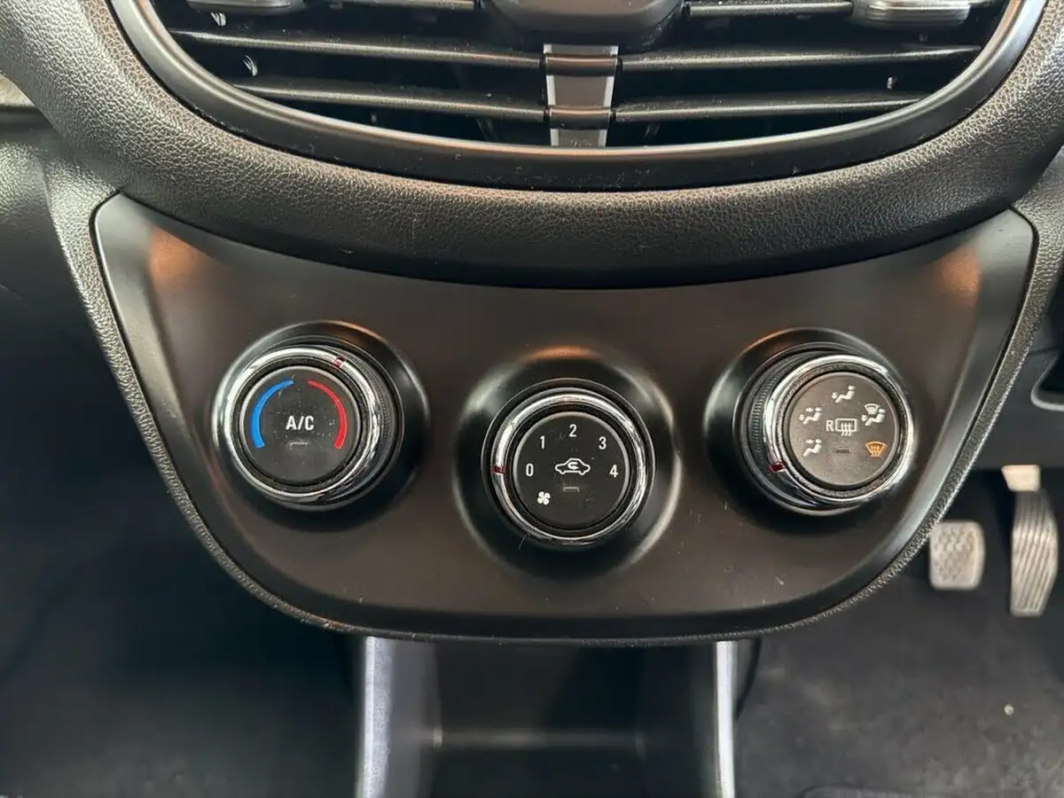 2018-vauxhall-viva-big-33