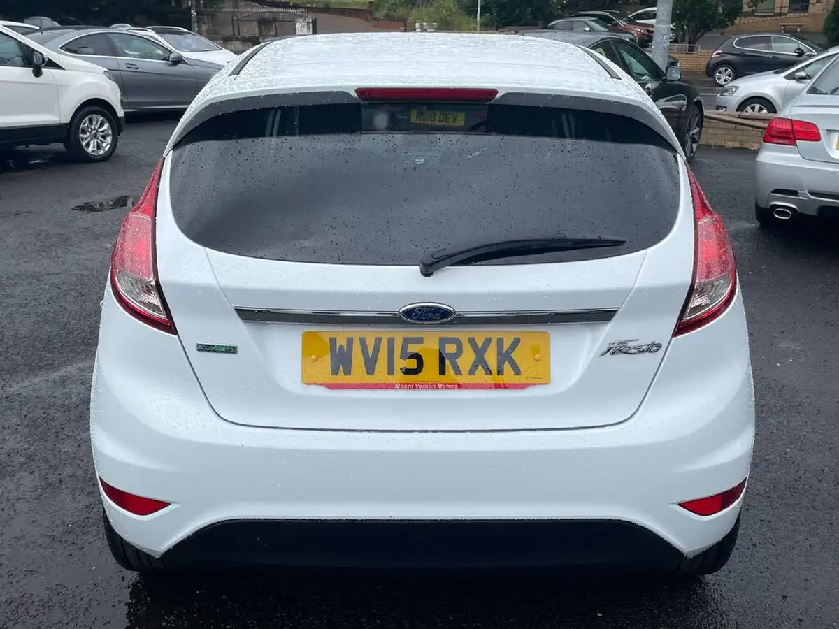 2015-ford-fiesta-10-titanium-100ps-e6-ecoboost-ss-5d-big-10