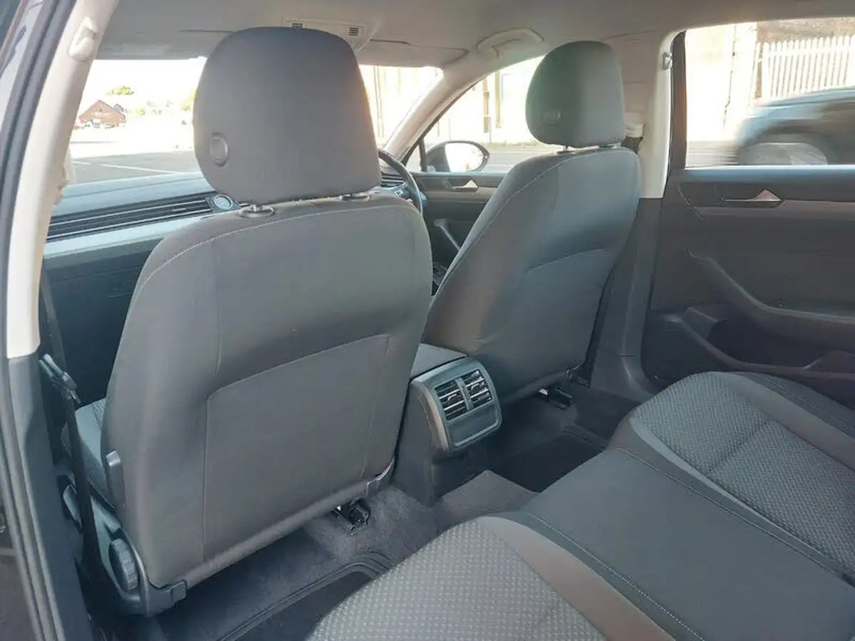 2015-volkswagen-passat-16tdi-bmtss-saloon-4d-big-18