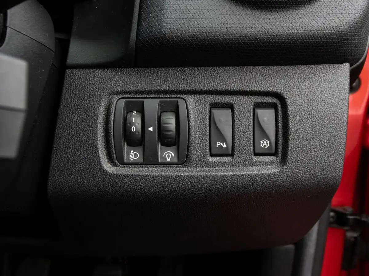 2016-renault-clio-09-tce-dynamique-s-nav-big-15