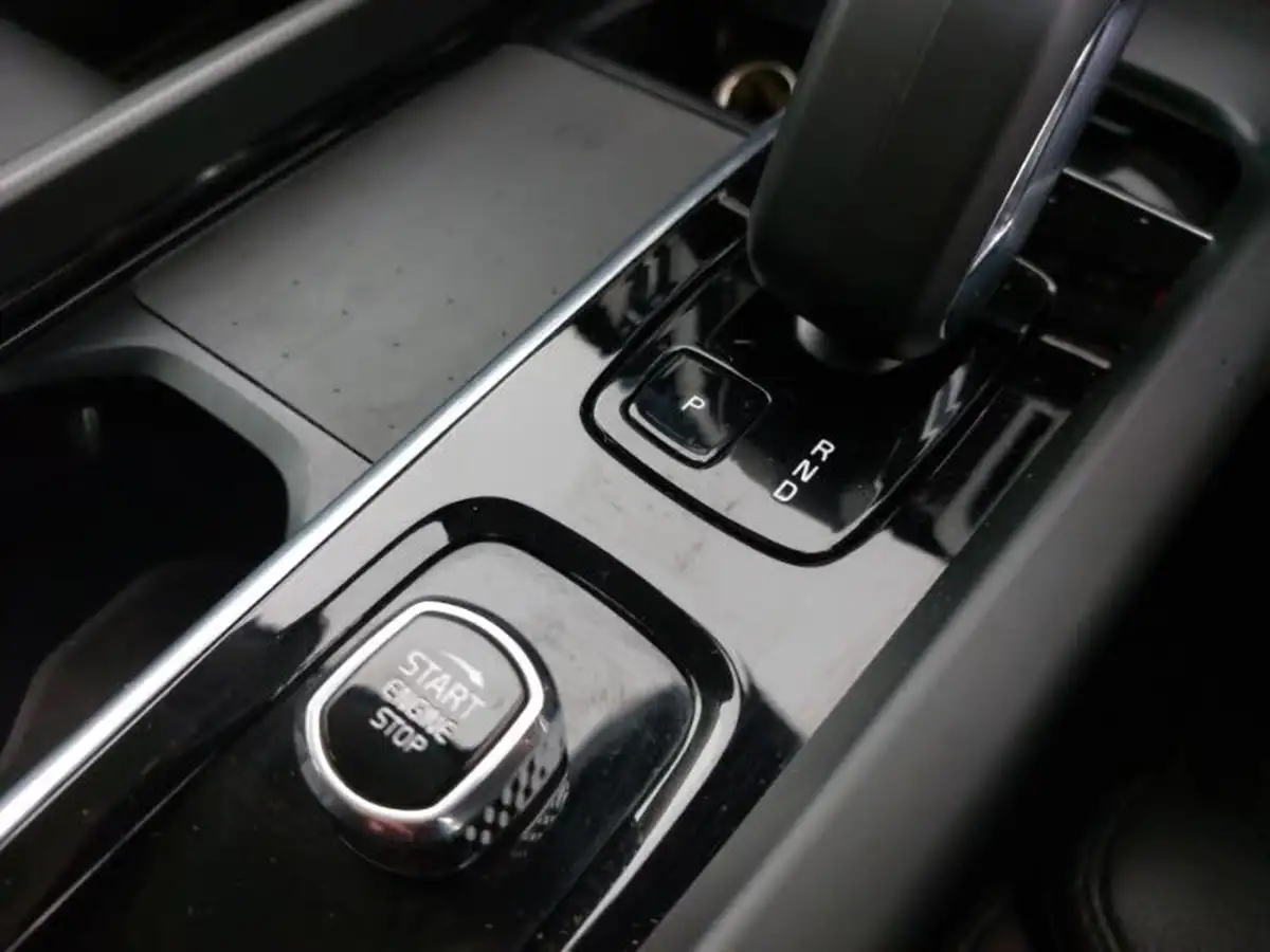 2023-volvo-xc60-20-b5-plus-big-17