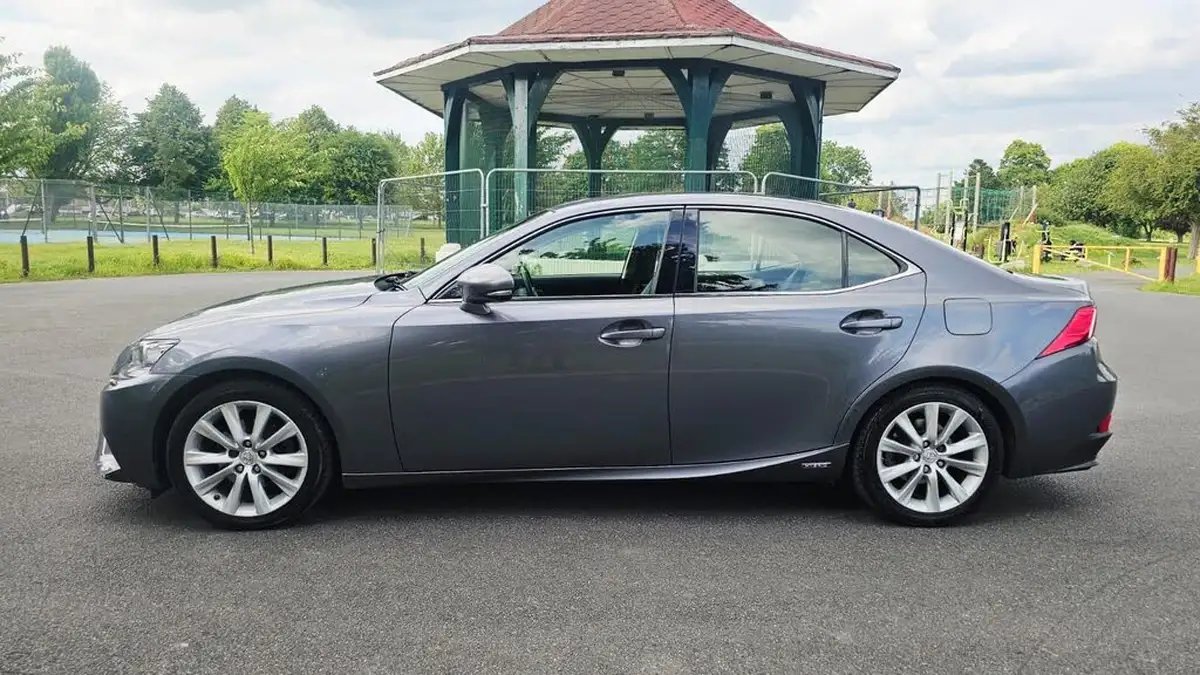2014-lexus-is-300h-25-executive-edition-big-5