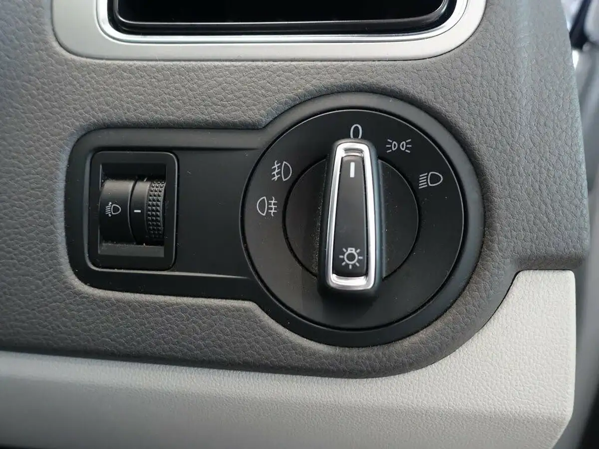 2017-volkswagen-polo-10-beats-65ps-ss-5d-big-26