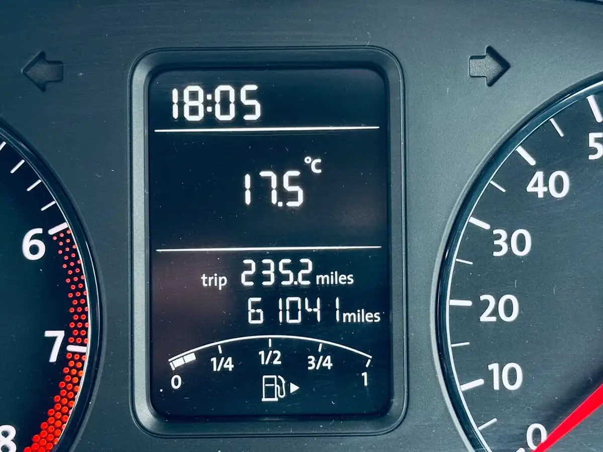 2010-volkswagen-polo-12-s-5d-big-33