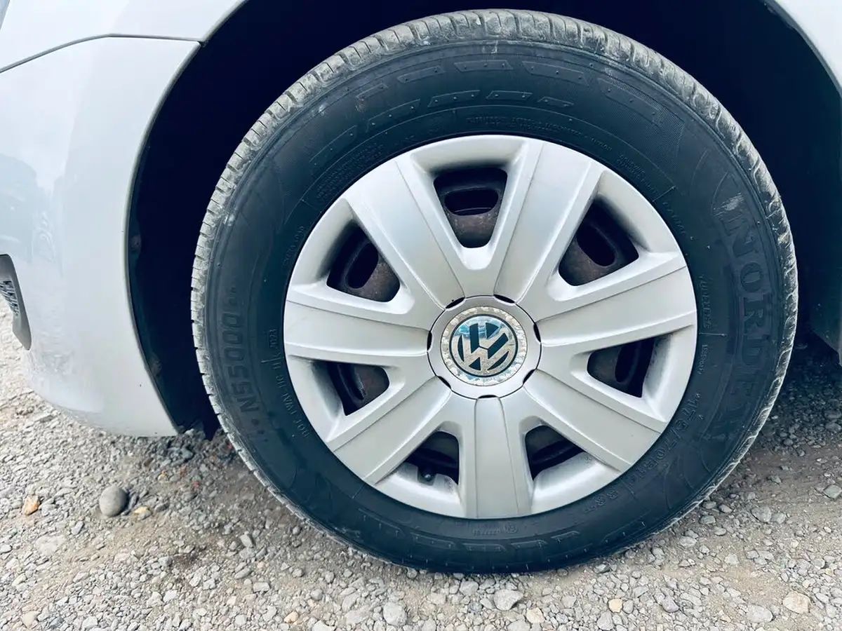 2010-volkswagen-polo-12-s-5d-big-57